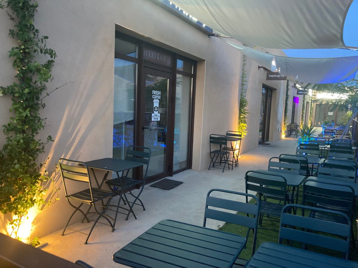 Terrasse et galerie en soirée